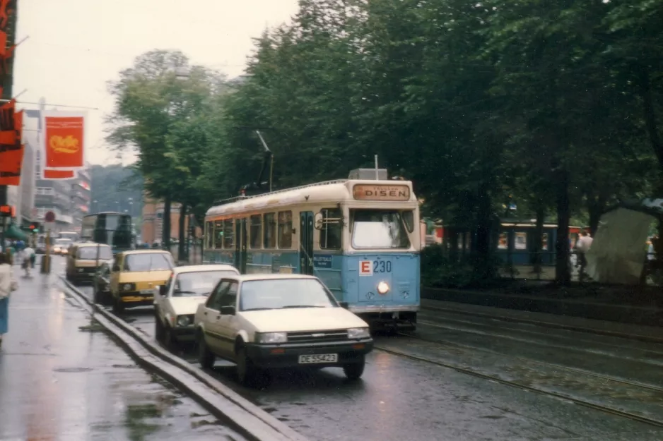 Oslo Zusätzliche Linie 15 mit Triebwagen 230 auf Stortingsgate (1987)