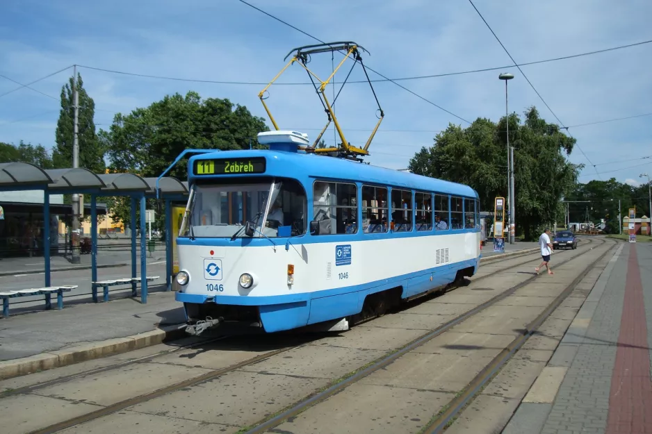 Ostrava Straßenbahnlinie 11 mit Triebwagen 1046 am Elektra (2008)
