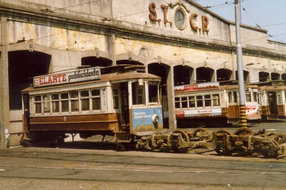 Porto Triebwagen 175 vor dem Depot Boavista (1988)