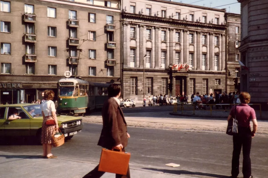 Posen Straßenbahnlinie 13 mit Gelenkwagen 37 auf Plac. Wonosci (1984)