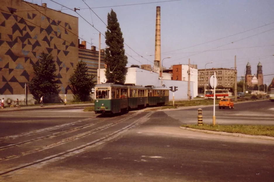 Posen Straßenbahnlinie 8 mit Triebwagen 884 auf Estkowskiego (1984)