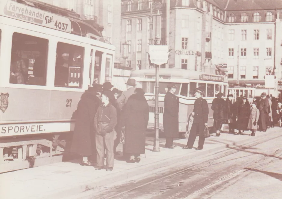 Postkarte: Aarhus Straßenbahnlinie 2 mit Triebwagen 27 am Aarhus H (1939)