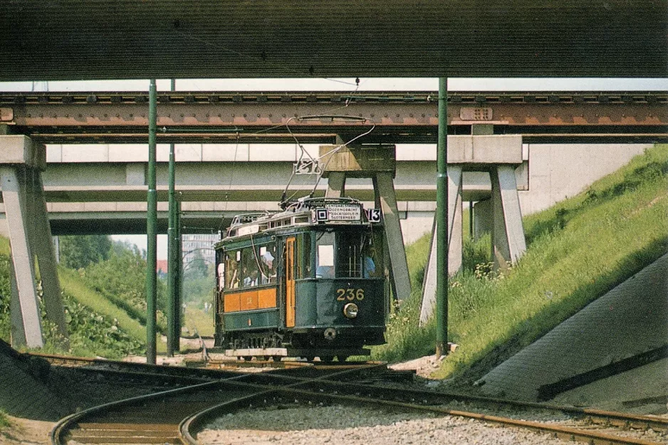 Postkarte: Amsterdam Museumslinie 30 mit Triebwagen 236 nahe bei Viaduct van Schiphollijn (1979)