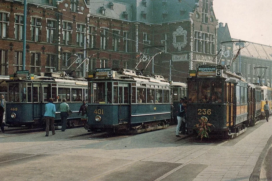 Postkarte: Amsterdam Straßenbahnlinie 5 mit Triebwagen 465 am Bahnhof Centraal (1980)