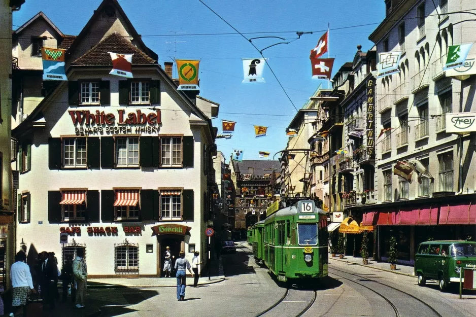 Postkarte: Basel Straßenbahnlinie 16 mit Triebwagen 451 auf Gerbergasse (1970)