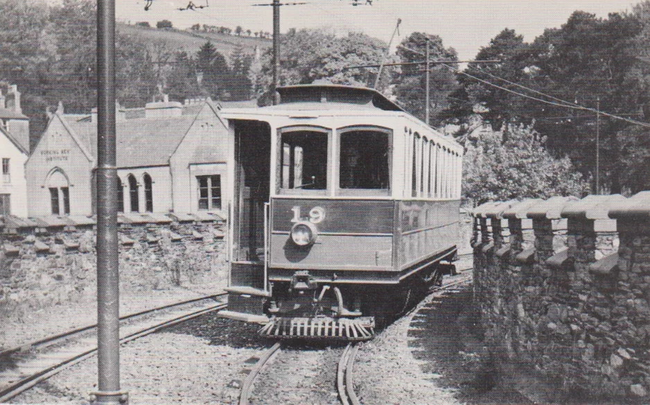 Postkarte: Douglas, Isle of Man Manx Electric Railway mit Triebwagen 19 auf Laxey Bridge (1956)