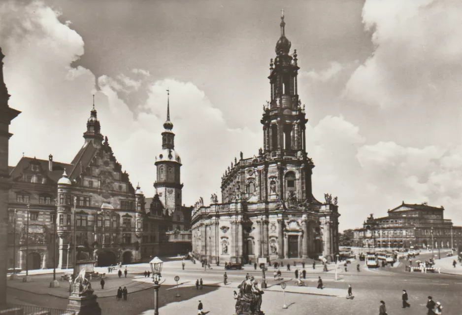 Postkarte: Dresden vor Katholische Hofkirche (1939)