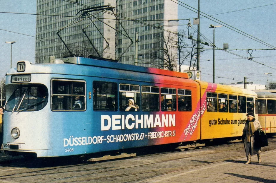 Postkarte: Düsseldorf Straßenbahnlinie 717 mit Gelenkwagen 2406 auf Jan-Wellem-Platz (1986)