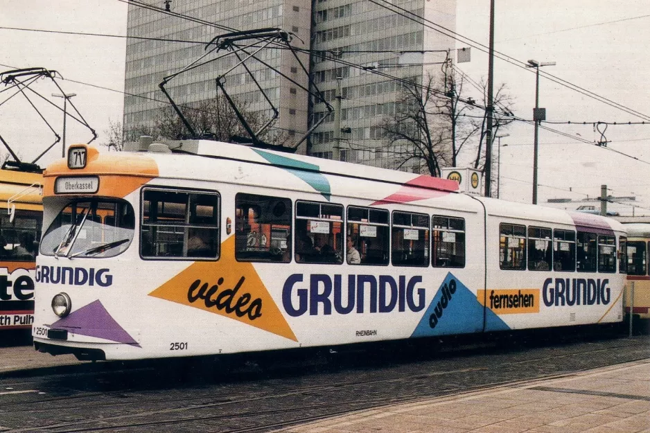 Postkarte: Düsseldorf Straßenbahnlinie 717 mit Gelenkwagen 2501 am Jan-Wellem-Platz (1986)