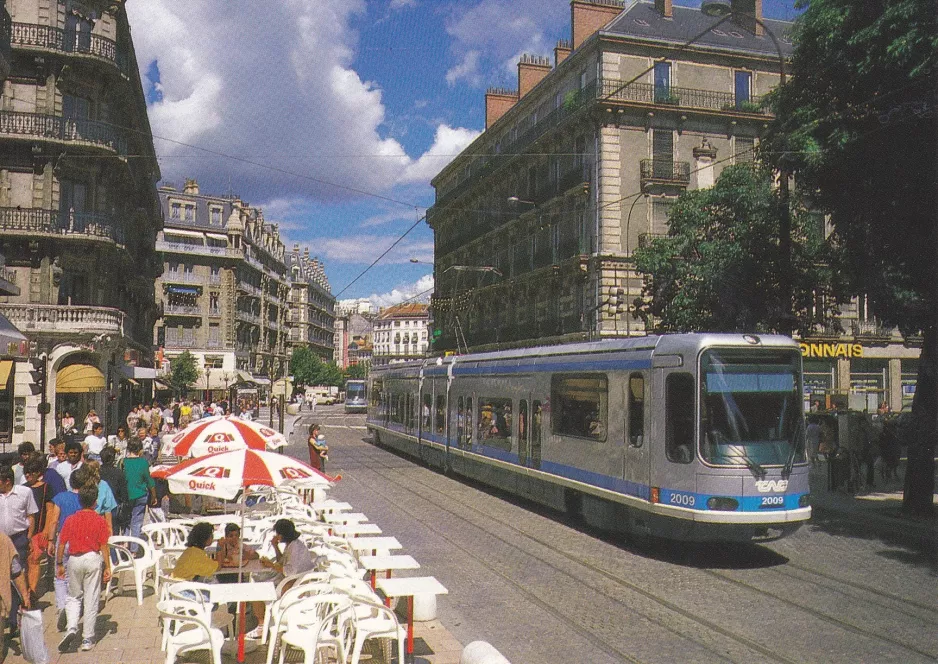 Postkarte: Grenoble Niederflurgelenkwagen 2009 nahe bei Victor Hugo (1988)