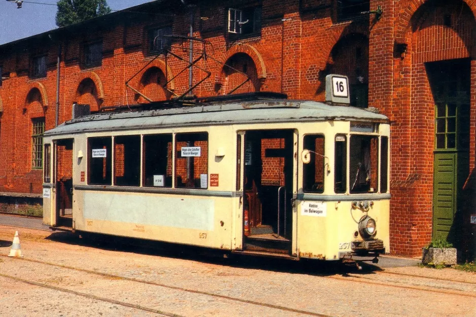 Postkarte: Hannover Triebwagen 257 vor Straßenbahn-Museum (2000)