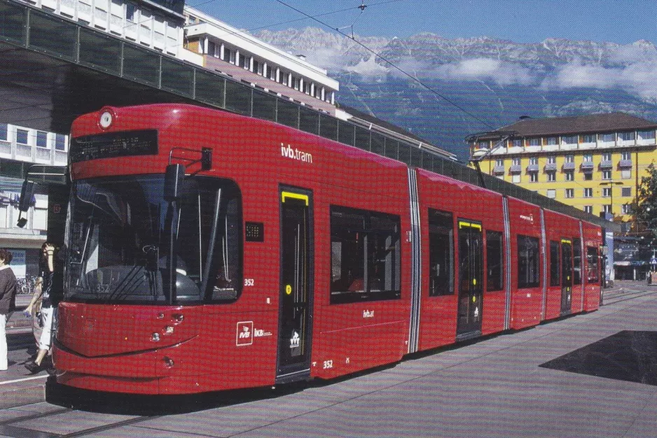 Postkarte: Innsbruck Stubaitalbahn (STB) mit Niederflurgelenkwagen 352 am Hauptbahnhof (2009)