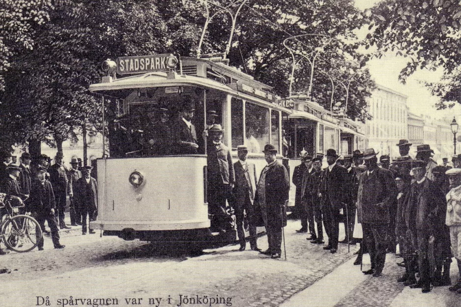 Postkarte: Jönköping Straßenbahnlinie Grün mit Triebwagen 1nah Rådhusparken (1907)