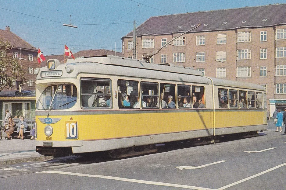 Postkarte: Kopenhagen Straßenbahnlinie 10 mit Gelenkwagen 856 am Toftegårds Plads (1965)