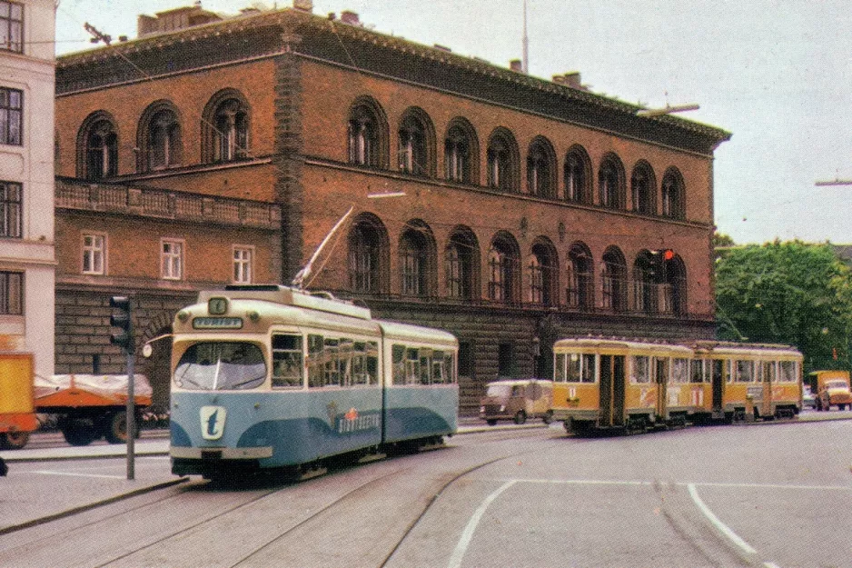Postkarte: Kopenhagen Touristenbahn T mit Gelenkwagen 802 auf Holmens Kanal (1961)
