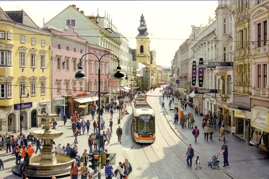 Postkarte: Linz Niederflurgelenkwagen 003 am Taubenmarkt (2002)