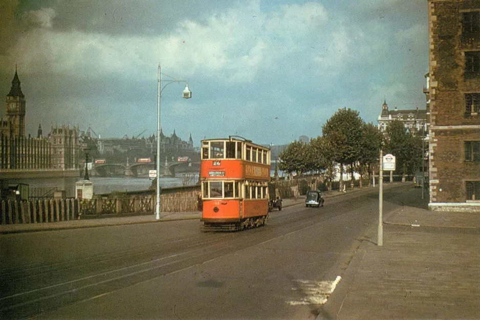 Postkarte: London Straßenbahnlinie 26 mit Doppelstocktriebwagen 1763 auf Albert Embankment (1949)