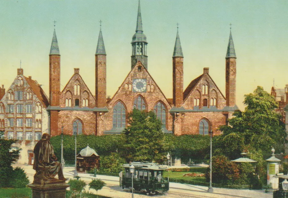 Postkarte: Lübeck Triebwagen 33 vor Helligen-Geist-Hospital (1895)