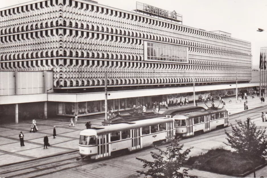 Postkarte: Magdeburg Straßenbahnlinie 2 mit Beiwagen 2042 am Alter Markt (1974)