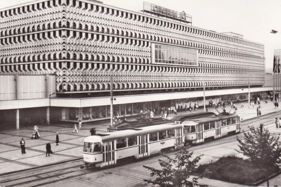 Postkarte: Magdeburg Straßenbahnlinie 2 mit Beiwagen 2042 auf Karl-Marx-Straße (Breiter Weg) (1974)