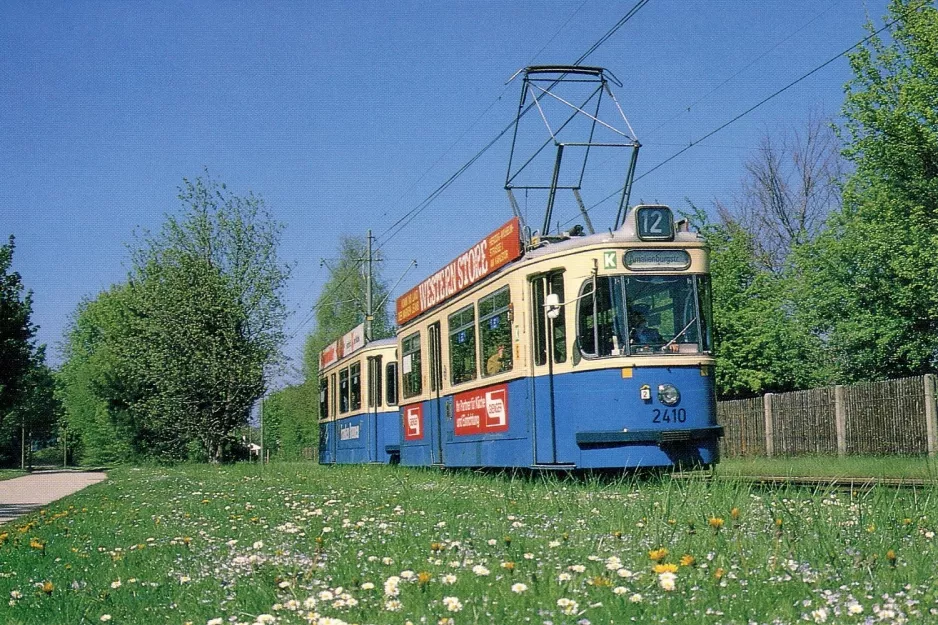 Postkarte: München Straßenbahnlinie 12 mit Triebwagen 2410 nahe bei Euro-Industriepark (1990)