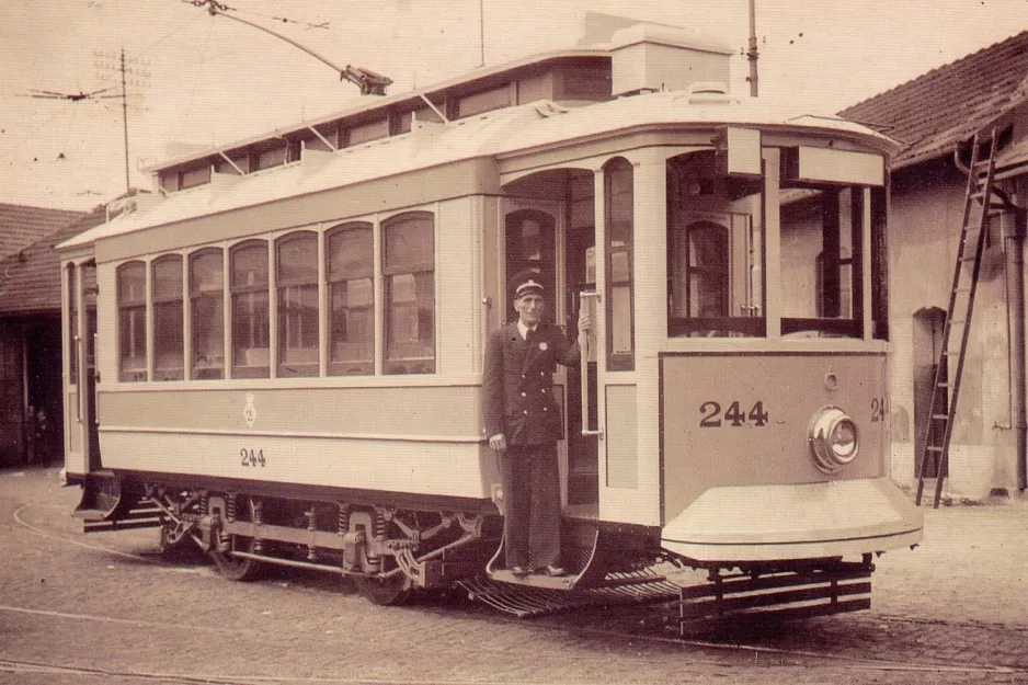 Postkarte: Porto Triebwagen 244 vor Boavista (1946)