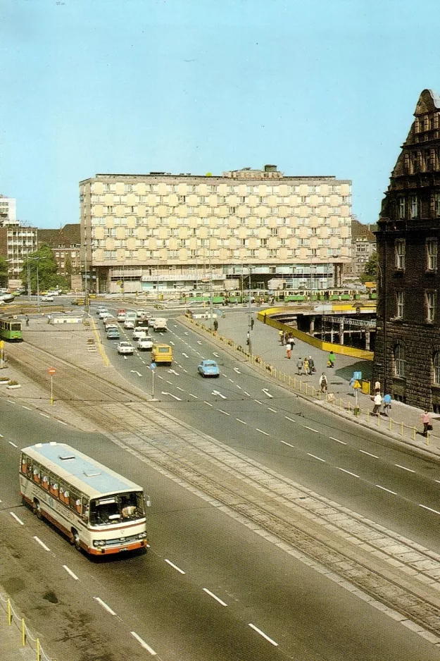 Postkarte: Posen vor Hotel "Merkury" (1980)