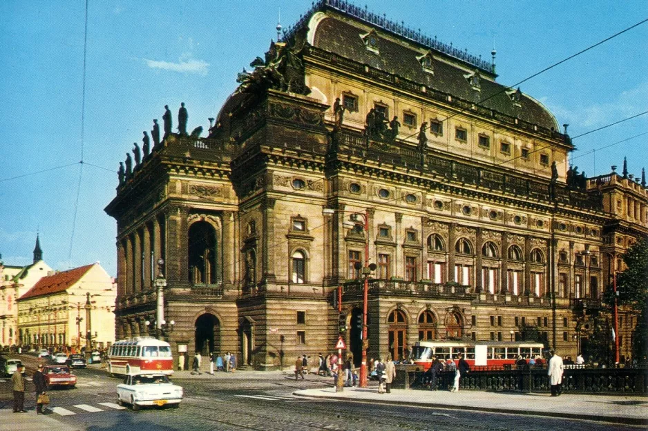 Postkarte: Prag Straßenbahnlinie 12  auf Národni divadlo (1969)