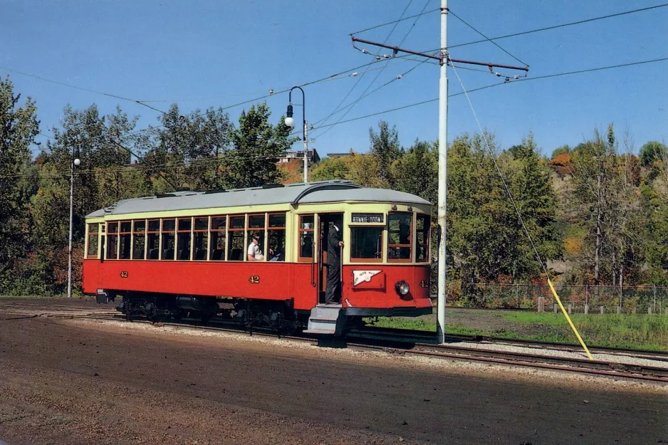 Postkarte: San Francisco E-Embarcadero Steetcar mit Triebwagen 42 auf King Street (1984)