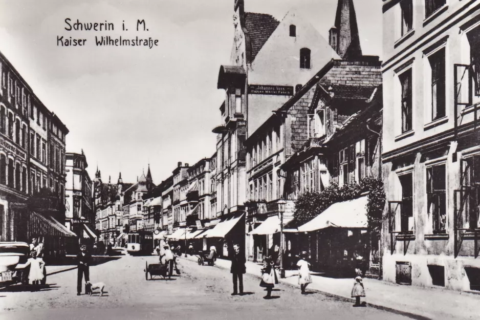 Postkarte: Schwerin auf Kaiser Wilhelmstraße (Hermann-Matern-Straße) (1910)