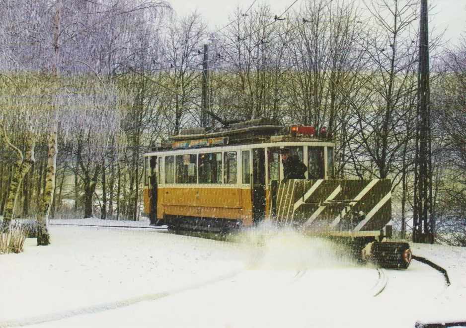 Postkarte: Skjoldenæsholm 1435 mm mit Arbeitswagen S2 auf dem Eingangsplatz Das Straßenbahnmuseum (2005)