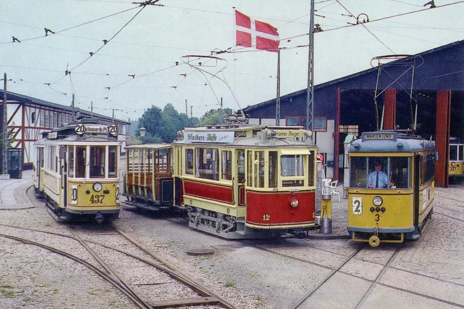 Postkarte: Skjoldenæsholm Normalspur mit Triebwagen 437 auf dem Eingangsplatz Das Straßenbahnmuseum (1998)