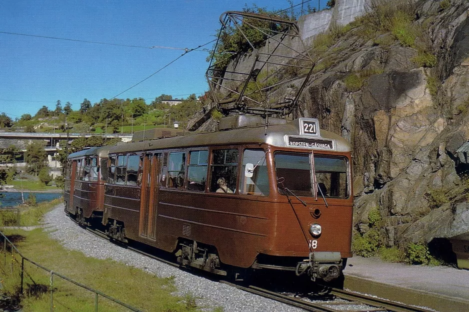 Postkarte: Stockholm Straßenbahnlinie 21 Lidingöbanan mit Triebwagen 18 am Torsvik (1979)