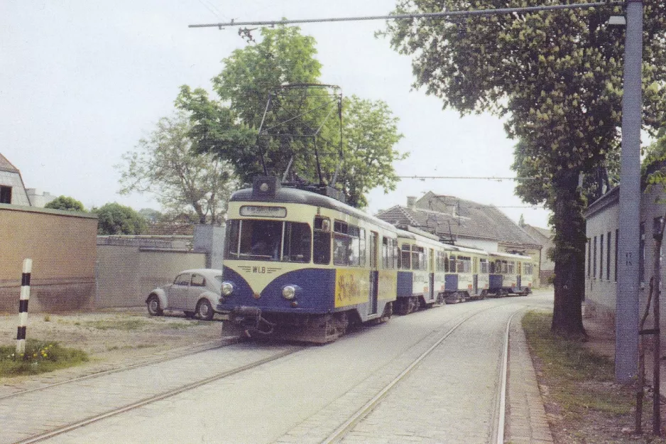 Postkarte: Wien Regionallinie 515 - Badner Bahn mit Beiwagen 94 auf Feldgasse (1983)