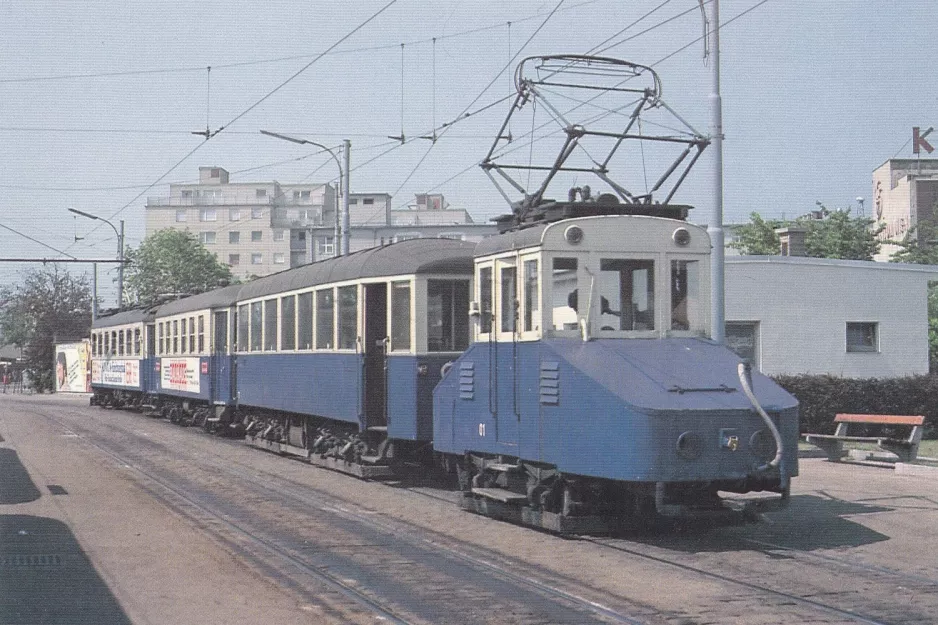 Postkarte: Wien Regionallinie 515 - Badner Bahn mit Motorgüterwagen 01 am Wolfganggasse (1980)