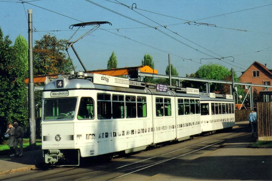Postkarte: Zürich Straßenbahnlinie 4 mit Gelenkwagen 1601 am Hardturm (1990)