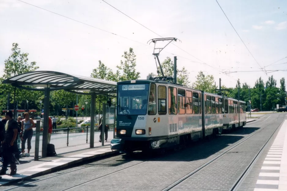 Potsdam Straßenbahnlinie 90 mit Gelenkwagen 150 am S Hauptbahnhof (2004)