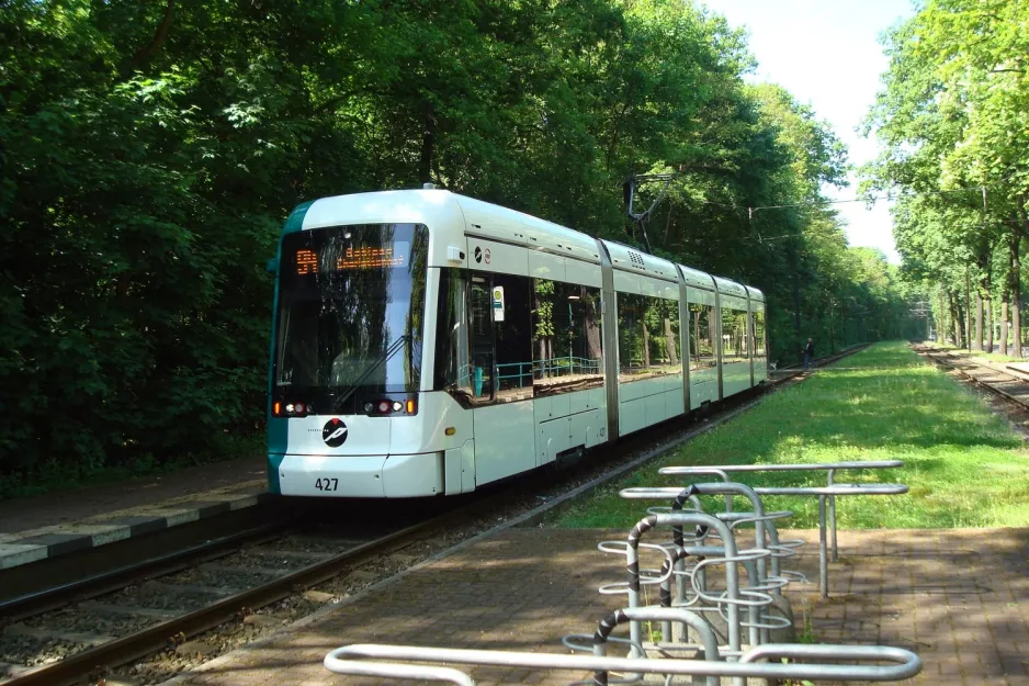 Potsdam Straßenbahnlinie 94 mit Niederflurgelenkwagen 427 am Fontanestraße (2013)