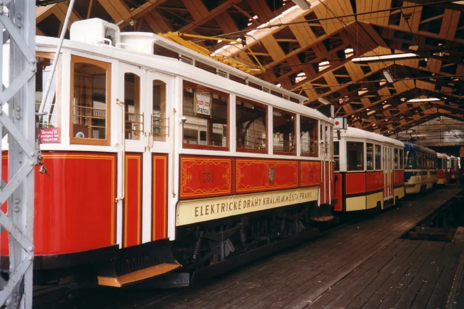 Prag Triebwagen 351 im Muzeum Městské Hromadné Dopravy v Praze (2001)