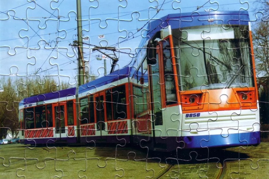 Puzzle: Darmstadt Niederflurgelenkwagen 9858 am Böllenfalltor (2003)