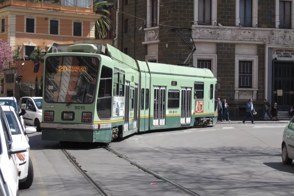 Rom Zusätzliche Linie 2/ mit Niederflurgelenkwagen 9015, die Vorderseite Risorgimento S.Pietro (2010)