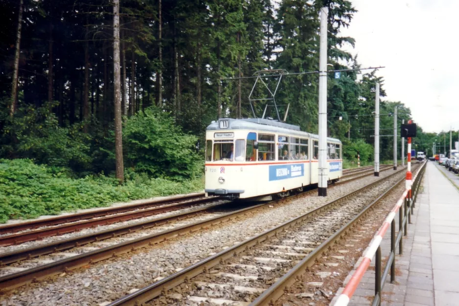 Rostock Straßenbahnlinie 11 mit Gelenkwagen 720 nahe bei Zoo (1993)