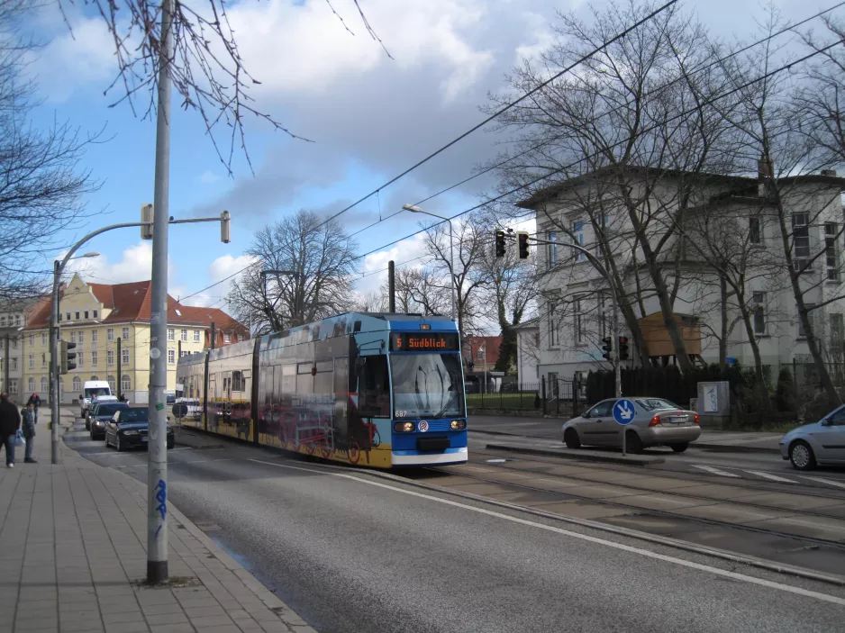 Rostock Straßenbahnlinie 5 mit Niederflurgelenkwagen 687 auf Rosa-Luxemburg-Straße (2015)