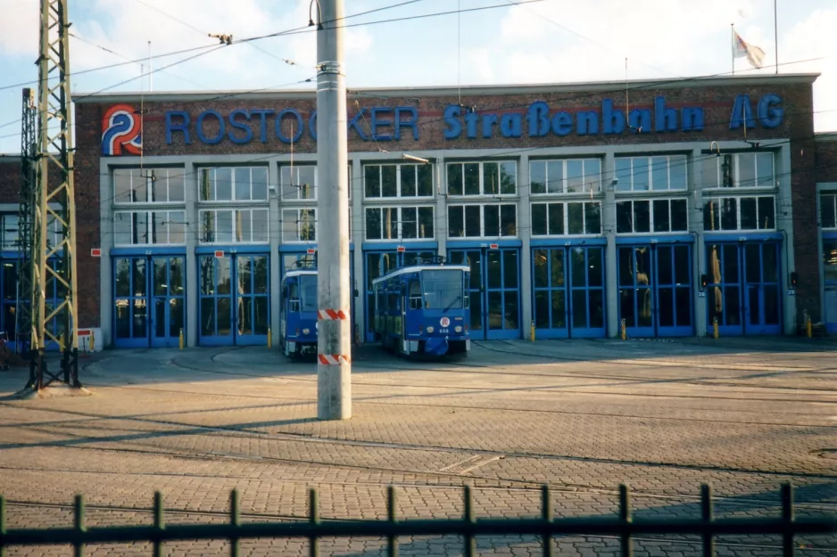 Rostock Triebwagen 608 vor Hamburger Str. (1995)