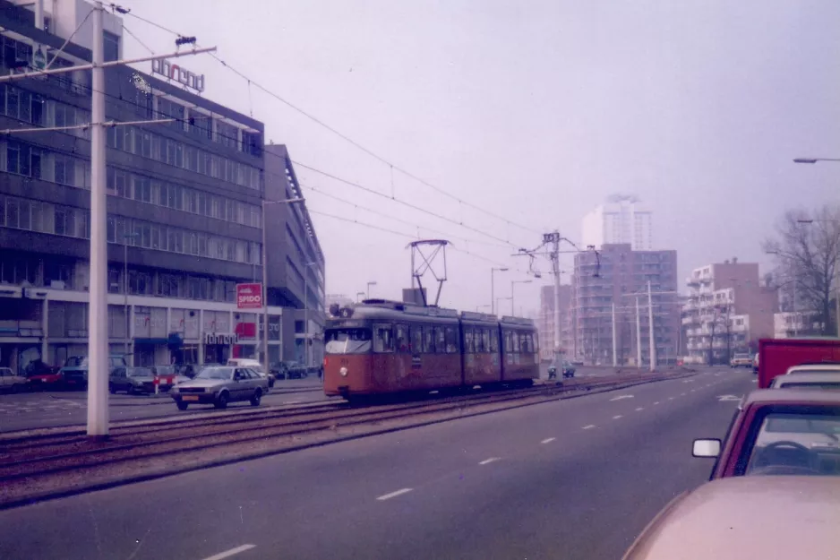 Rotterdam Straßenbahnlinie 6 mit Gelenkwagen 1373 auf Vasteland (1987)