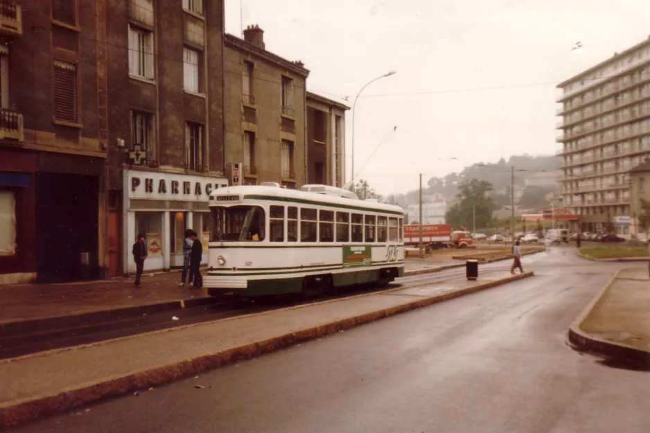 Saint-Étienne Straßenbahnlinie T1 mit Triebwagen 527 am Terrasse (1981)