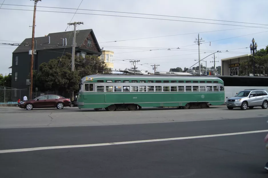 San Francisco F-Market & Wharves mit Triebwagen 1053 auf Market Street (2010)