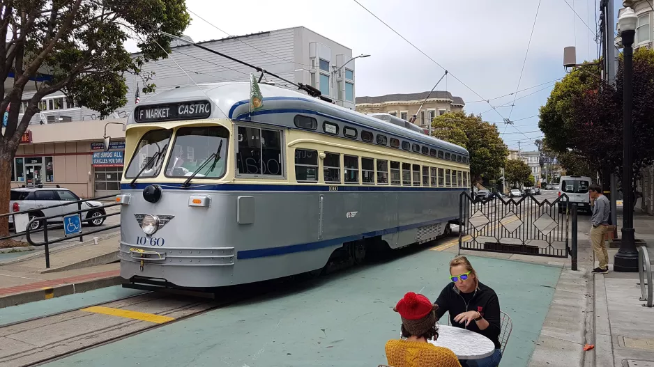 San Francisco F-Market & Wharves mit Triebwagen 1060 am 17th & Castro (2021)