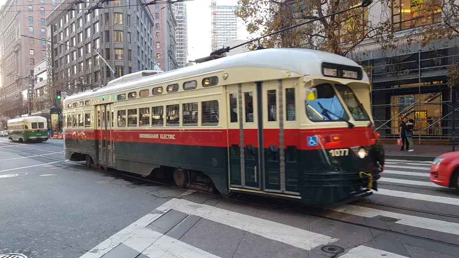 San Francisco F-Market & Wharves mit Triebwagen 1077nah Market & Stockton (2019)