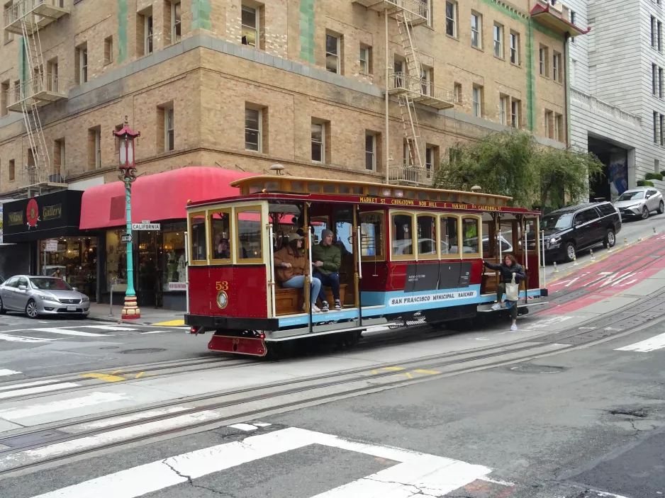 San Francisco Kabelstraßenbahn California mit Kabelstraßenbahn 53 in der Kreuzung California Street/Grant Avenue (2023)